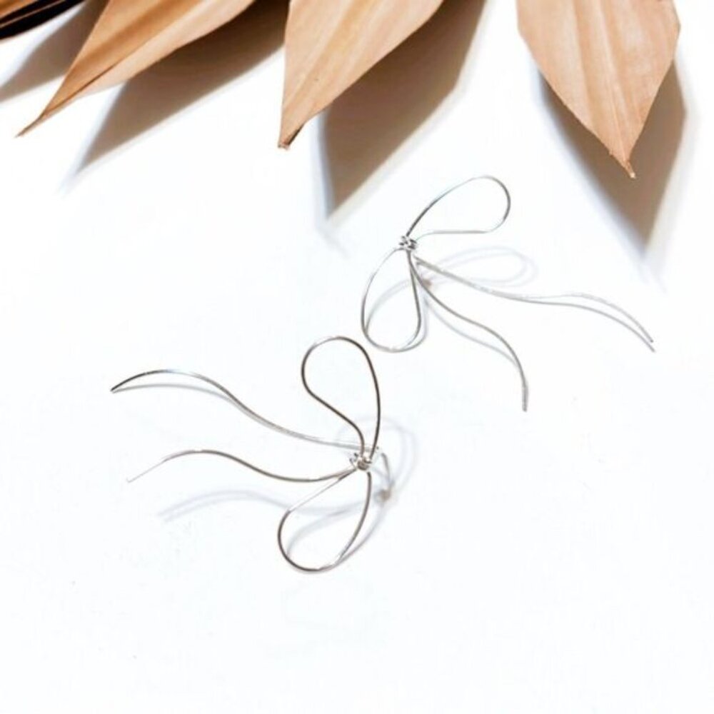 Silver bow threader earrings N360